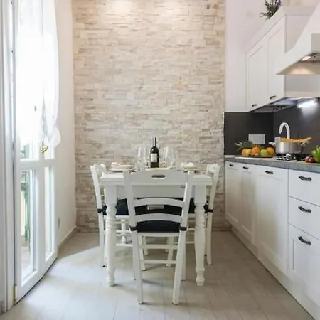 Little Box House アパート *